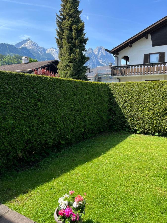 Doppelhaushaelfte Zugspitzblick Mit Privatem Garten Garmisch-Partenkirchen Eksteriør bilde