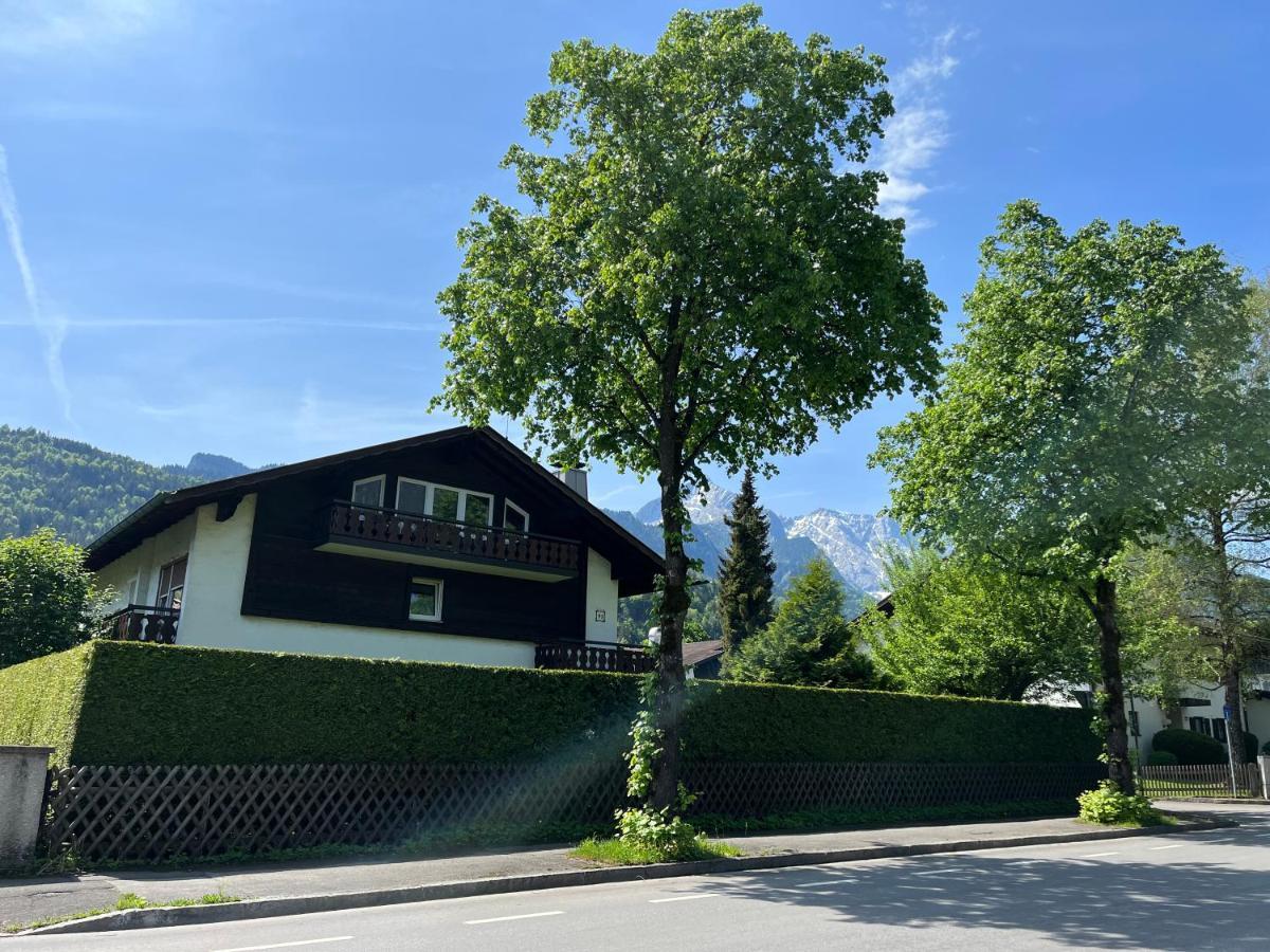 Doppelhaushaelfte Zugspitzblick Mit Privatem Garten Garmisch-Partenkirchen Eksteriør bilde
